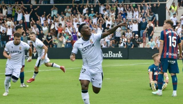 梅迪纳先后, AA, 特罗和霍尔