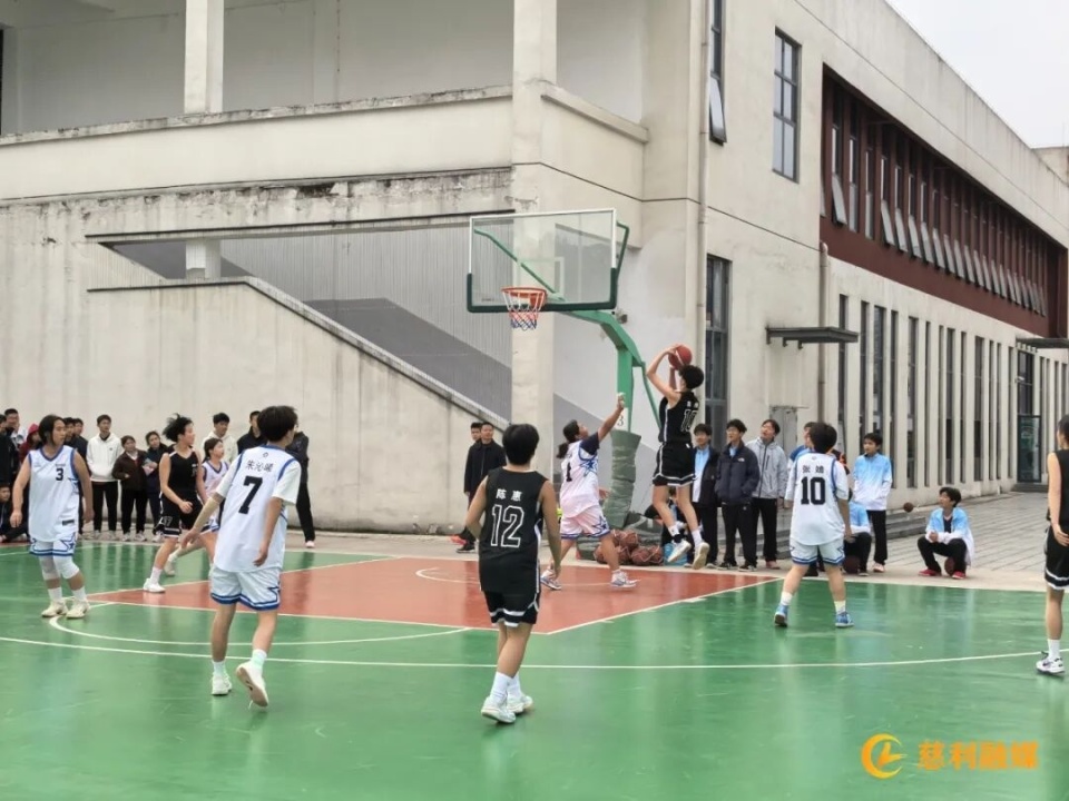 欢呼声点燃, 勃的朝气, img